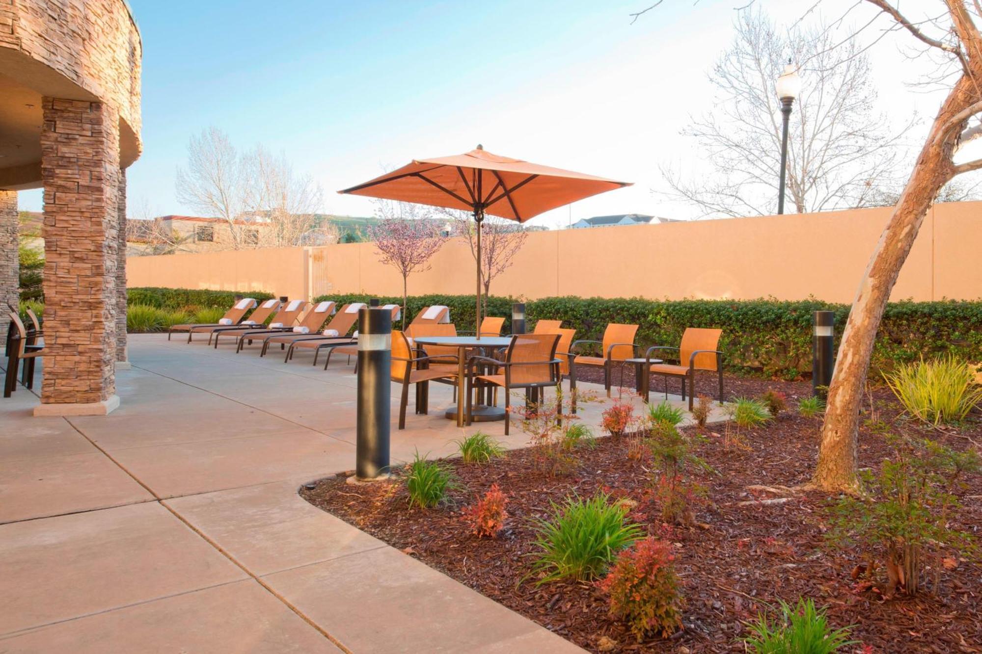 Hotel Courtyard By Marriott Sacramento Folsom Esterno foto